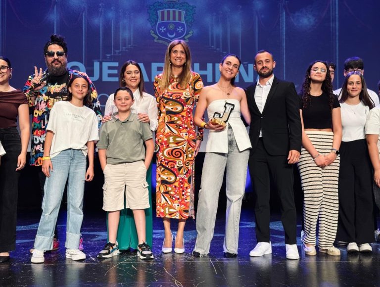OJE Archena recibe el premio compromiso en la Gala Juventud 2025 por su colaboración con el Proyecto LIBERA